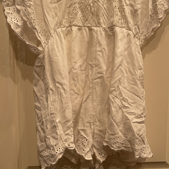 White Amuse Society Short Romper- Size Large - Picture 3 of 13